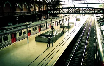 Tribune de Pierre Buffaz, enseignant EDC Paris Business School : « Des quais aux claviers : quand les grèves paralysent, les groupes anti-SNCF deviennent le nouveau front de résistance citoyenne »
